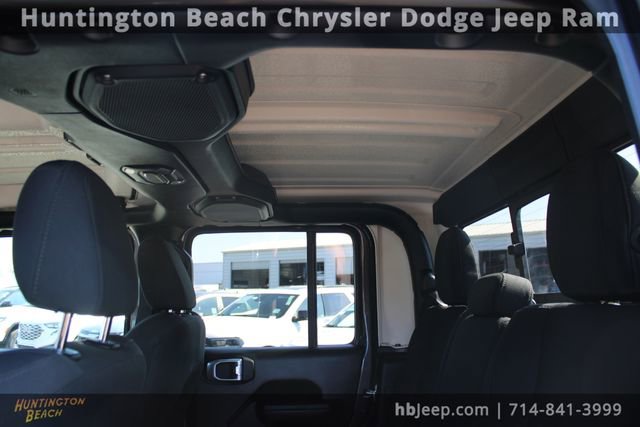 Used 2022 Jeep Gladiator Willys image 39