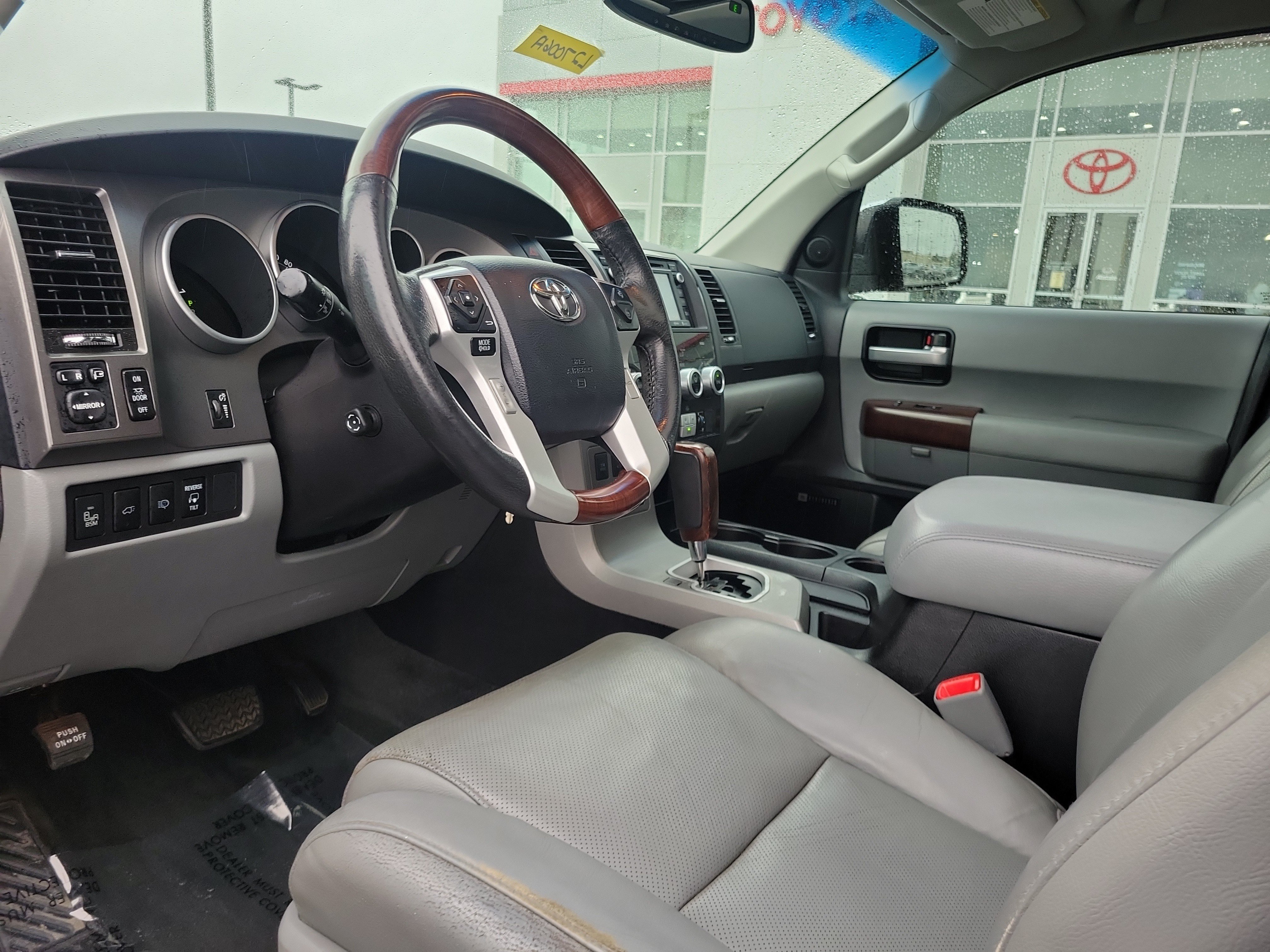 Used 2017 Toyota Sequoia Platinum AWD/4WD image 19