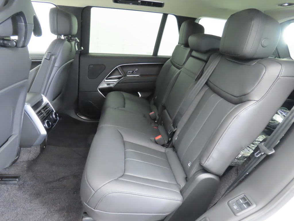 New 2025 Land Rover Range Rover Long Wheelbase SE image 21