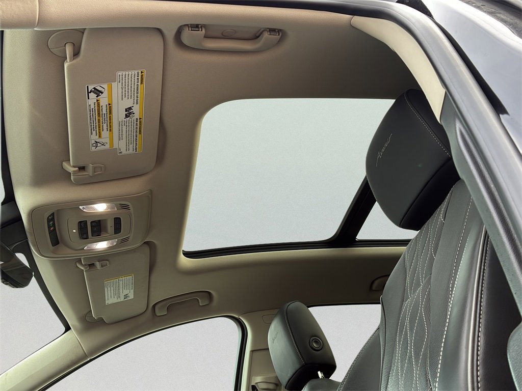 Used 2021 Buick Envision Avenir w/ Technology Package II image 24
