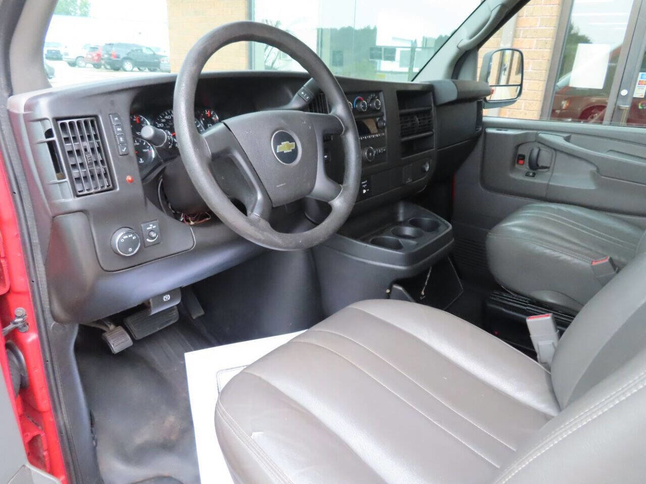 Used 2015 Chevrolet Express 2500 image 10