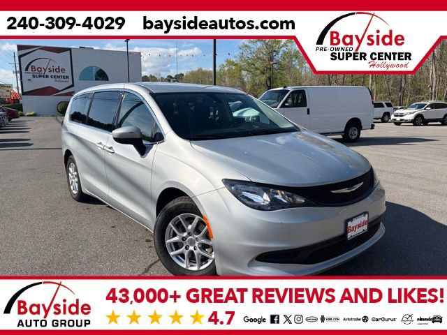 Used 2022 Chrysler Voyager LX image 1