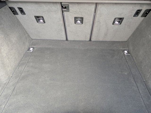 Certified 2025 Porsche Macan AWD/4WD image 23