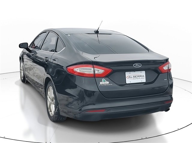 Used 2016 Ford Fusion SE image 3