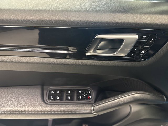 Used 2019 Porsche Cayenne S image 15