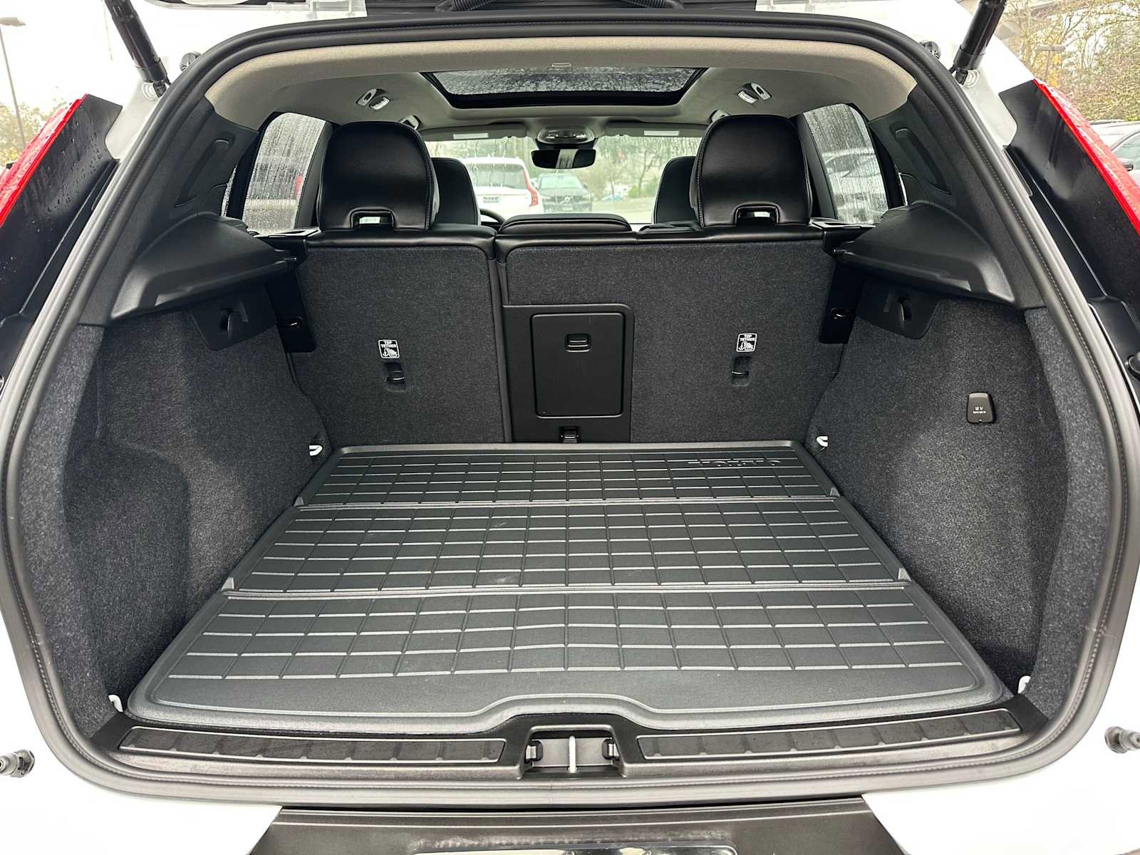 Used 2025 Volvo XC40 B5 Plus w/ Protection Package Premier image 14