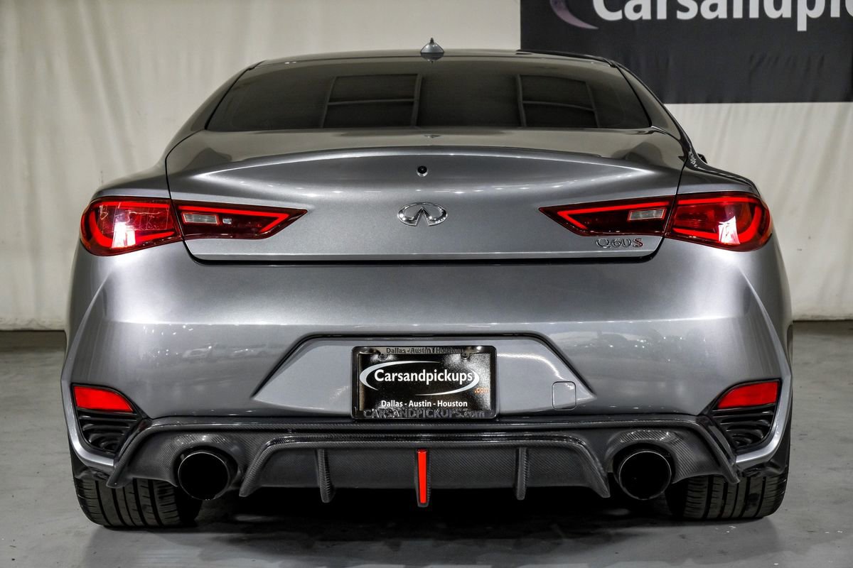 Used 2018 INFINITI Q60 Red Sport 400 w/ Sensory Package 3.0T Sport RWD image 8