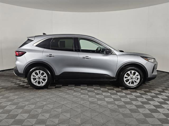Used 2024 Ford Escape Active AWD/4WD image 2