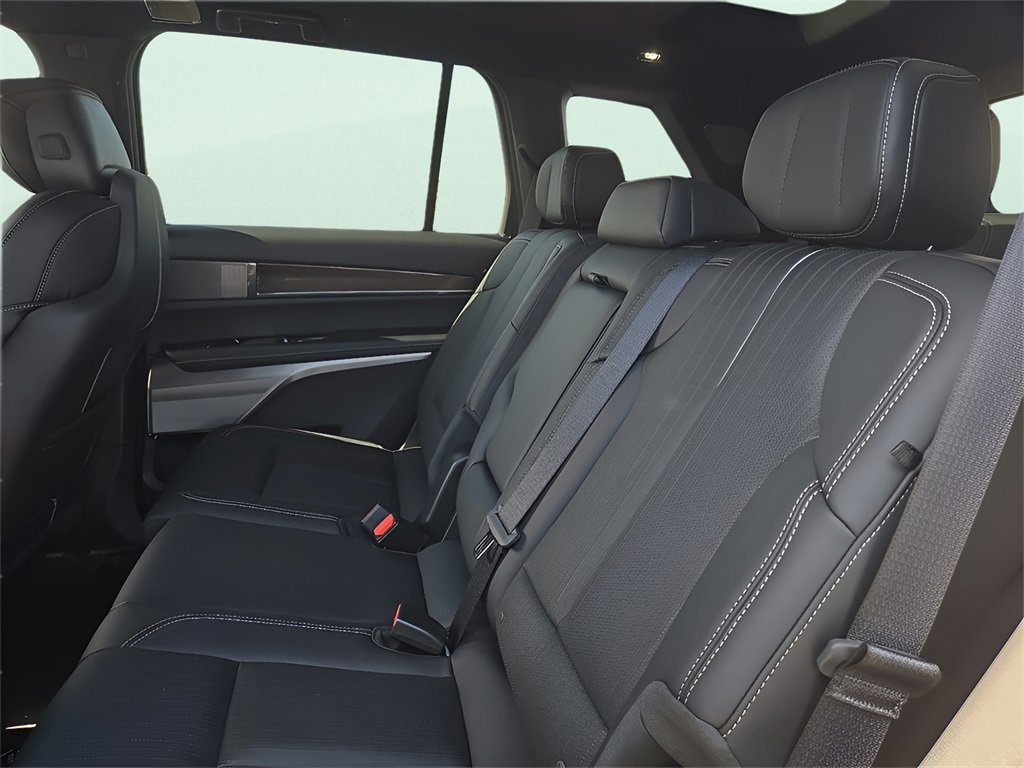 New 2026 Cadillac Vistiq Sport image 15