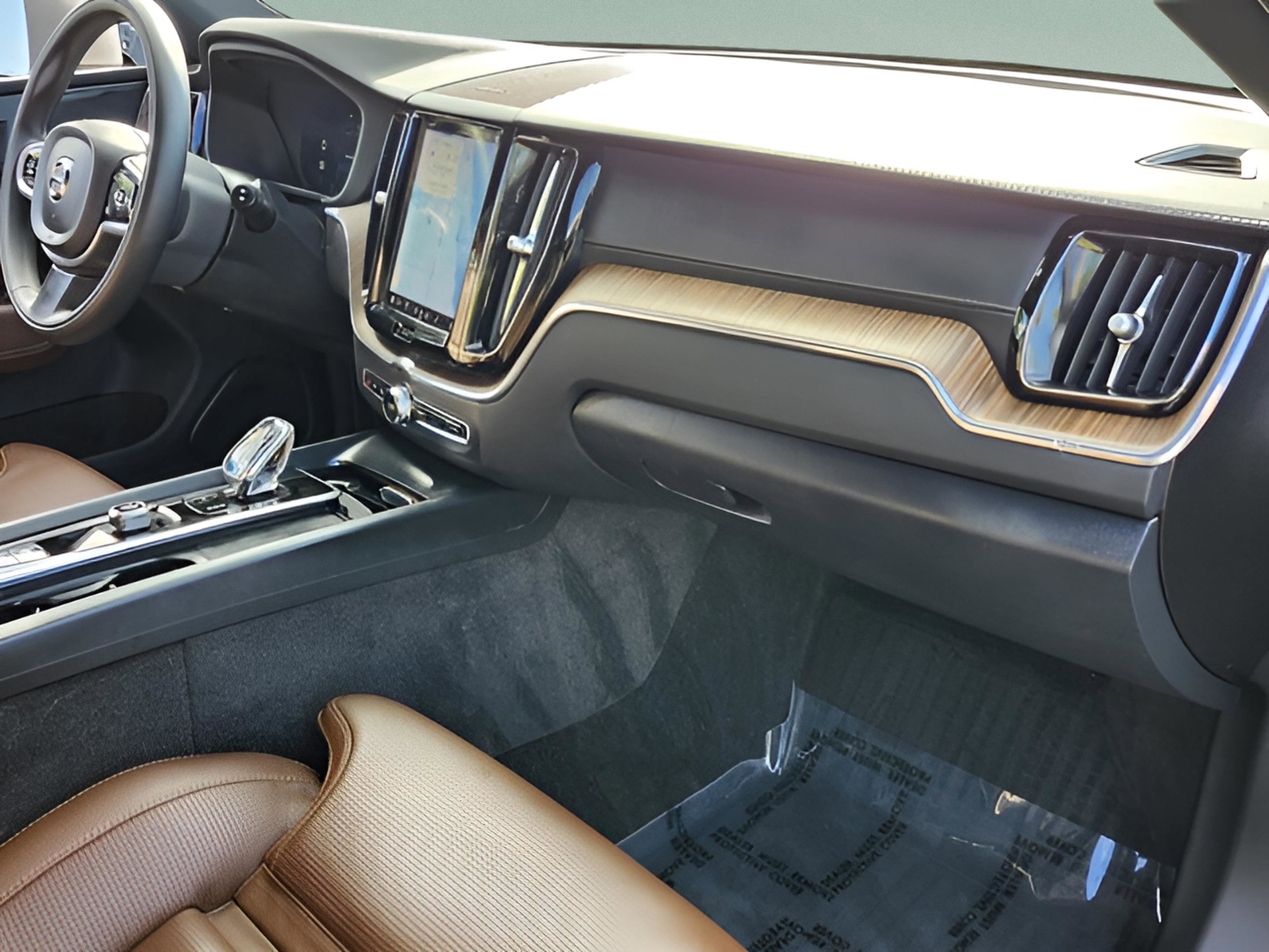 Used 2022 Volvo XC60 B5 Inscription w/ Advanced Package image 15