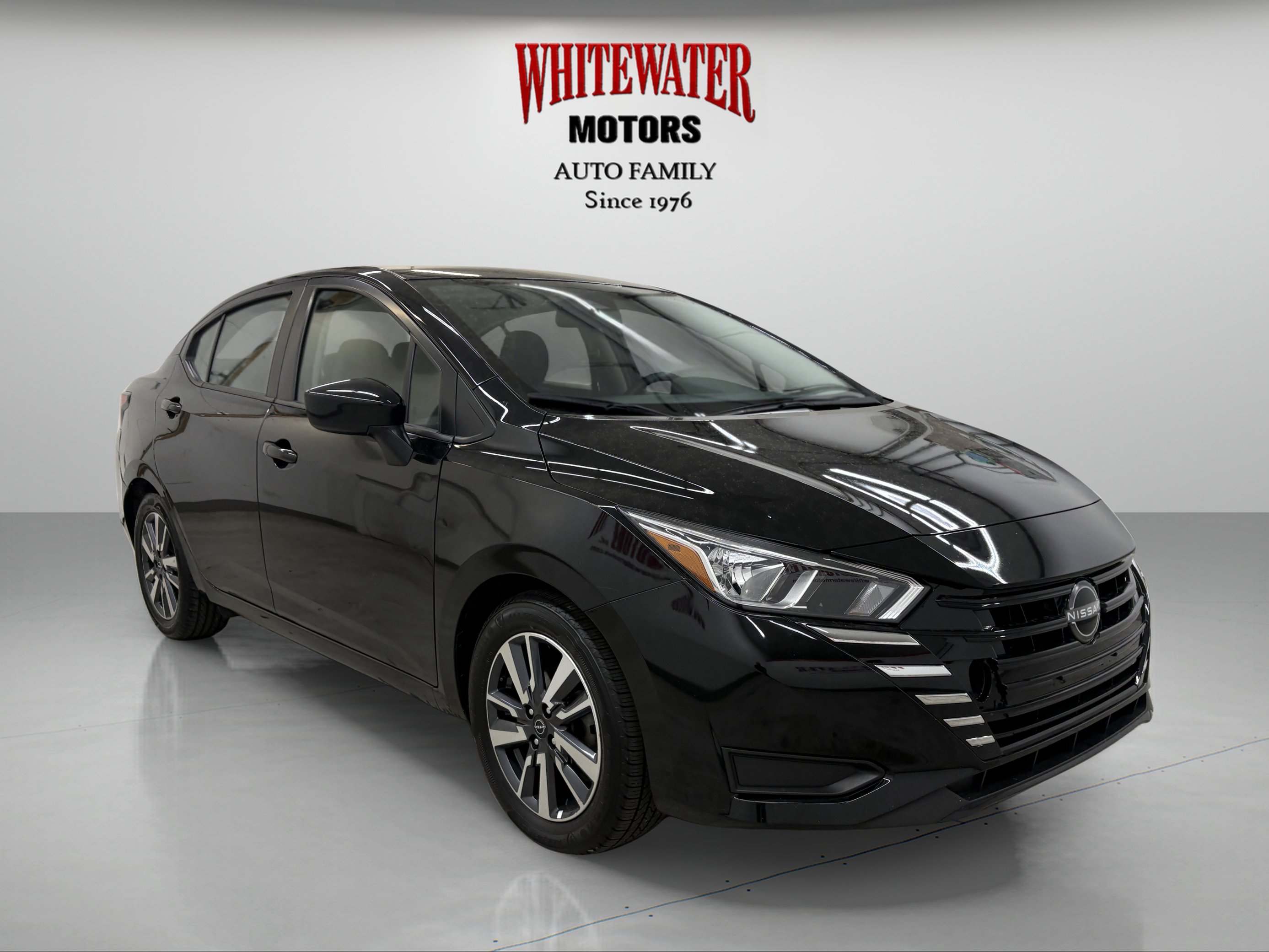 Used 2023 Nissan Versa SV image 5