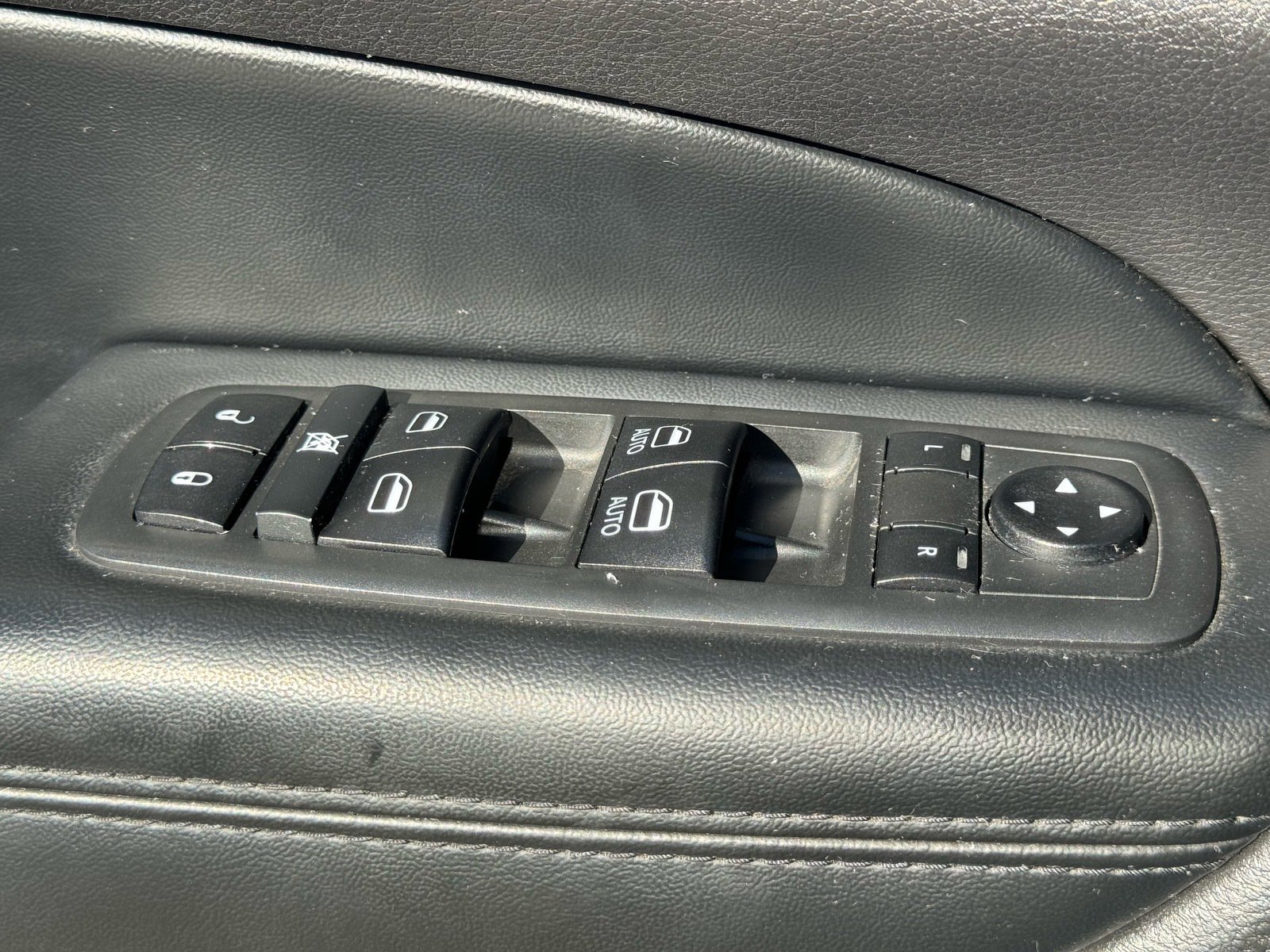 Used 2021 Jeep Grand Cherokee Laredo image 17