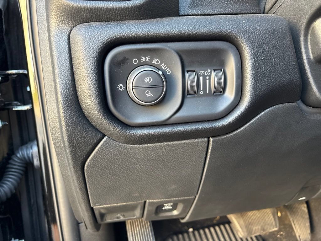 Used 2025 RAM 2500 Laramie AWD/4WD image 13