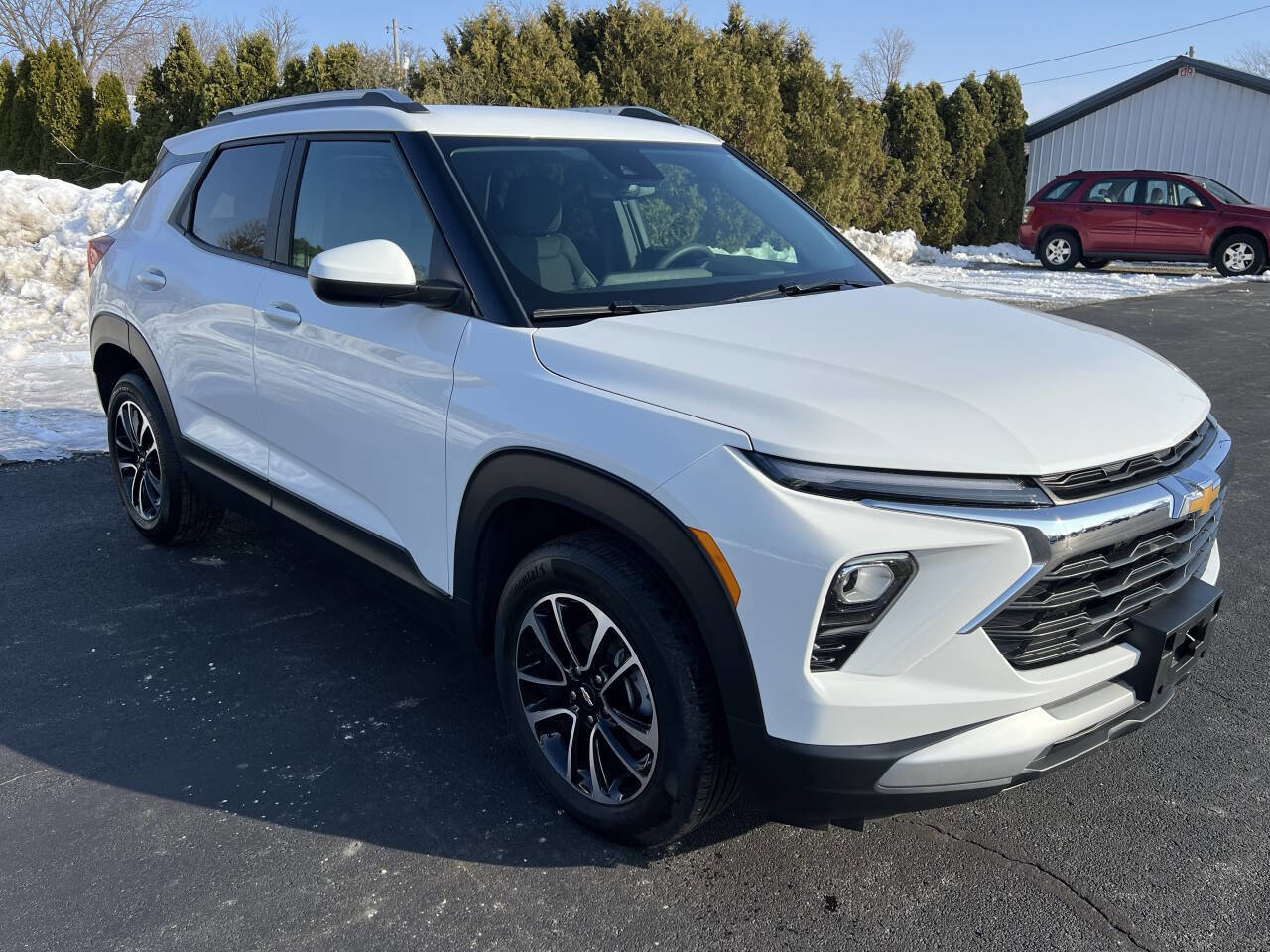 Used 2025 Chevrolet TrailBlazer LT w/ Driver Confidence Package image 3