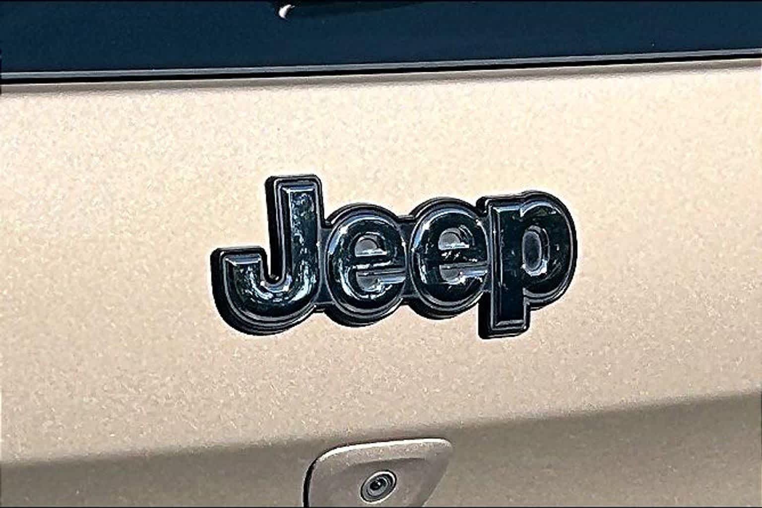 Used 2015 Jeep Cherokee Sport w/ Sport Appearance Group FWD image 10