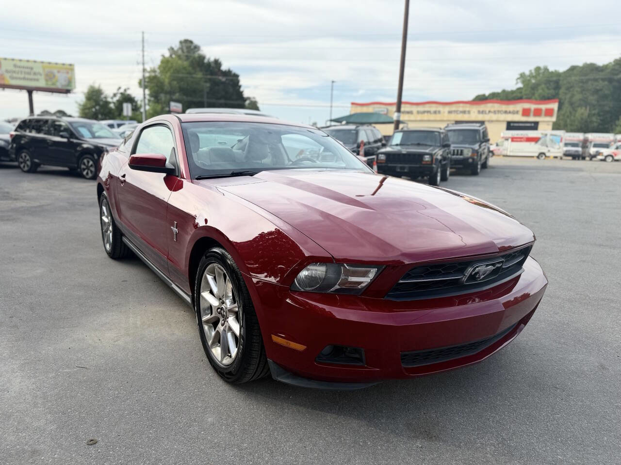 Used 2010 Ford Mustang Premium RWD image 1