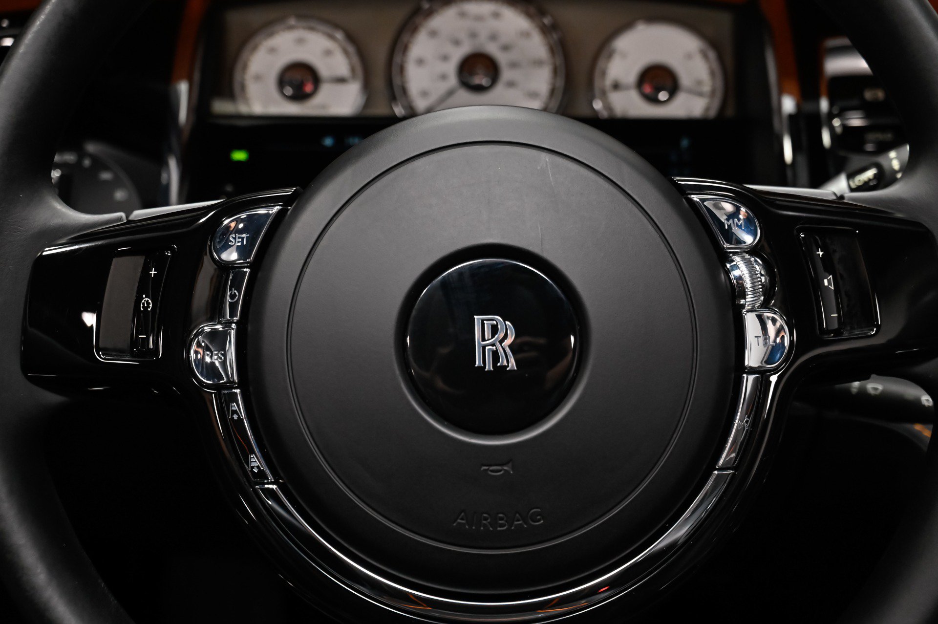 Used 2017 Rolls-Royce Dawn RWD image 16