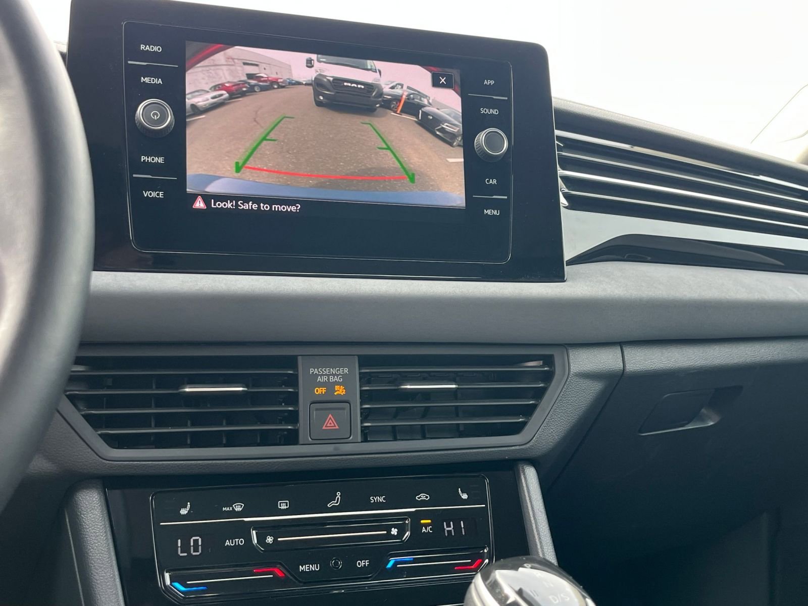Used 2025 Volkswagen Jetta SE image 20