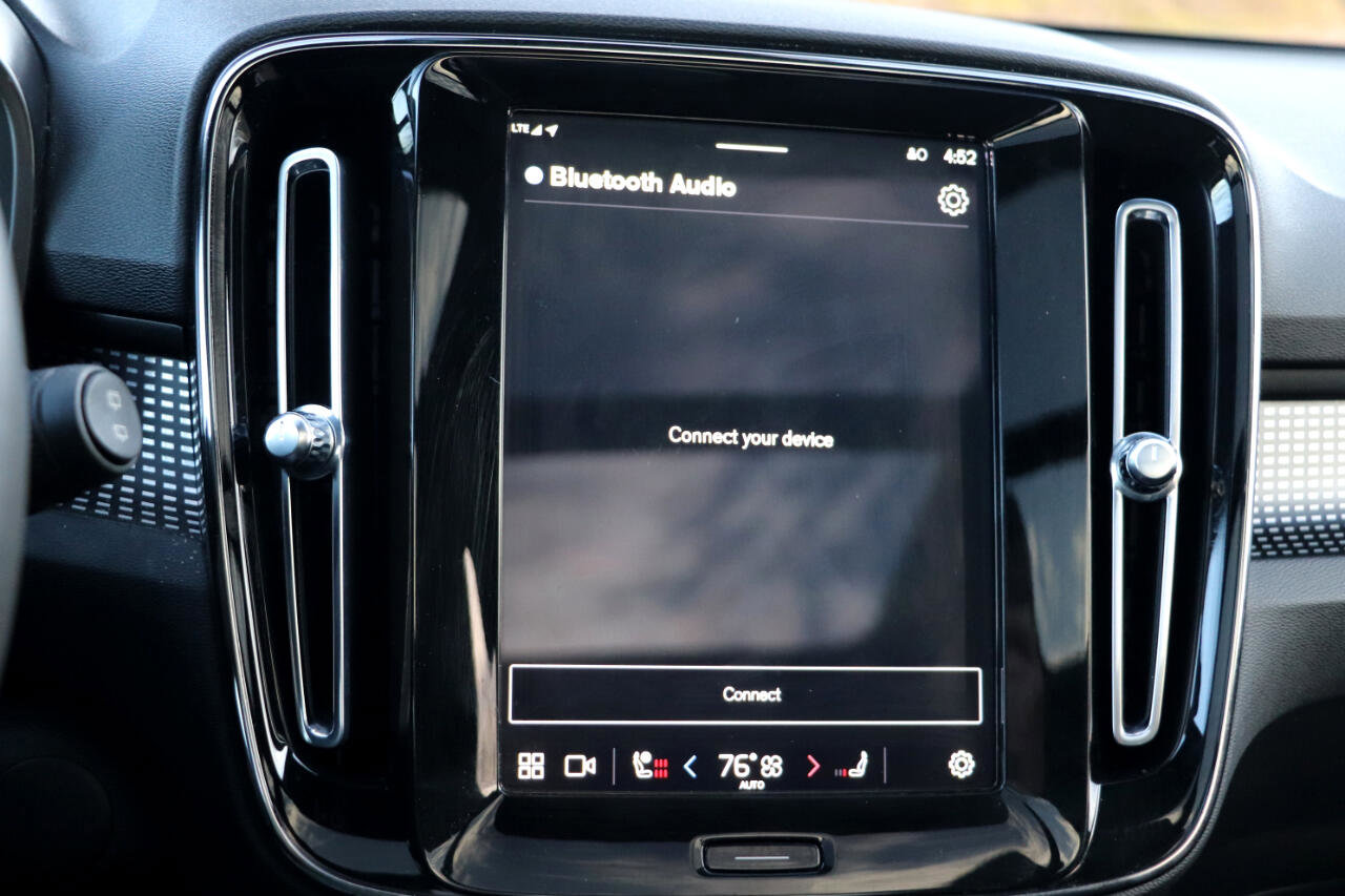 Used 2022 Volvo XC40 P8 Recharge Plus image 28