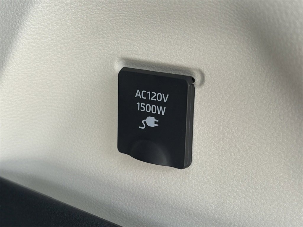 Used 2026 Toyota Sienna Limited image 16