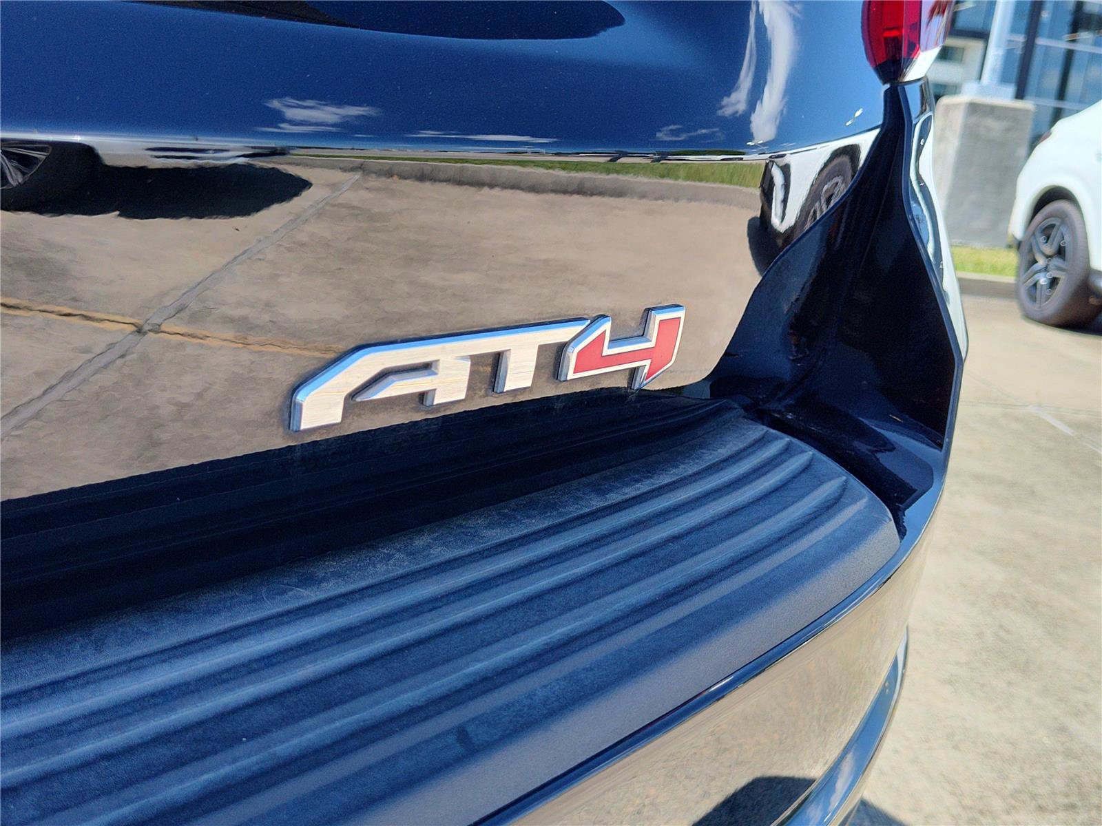 Used 2024 GMC Yukon AT4 w/ Technology Package image 6