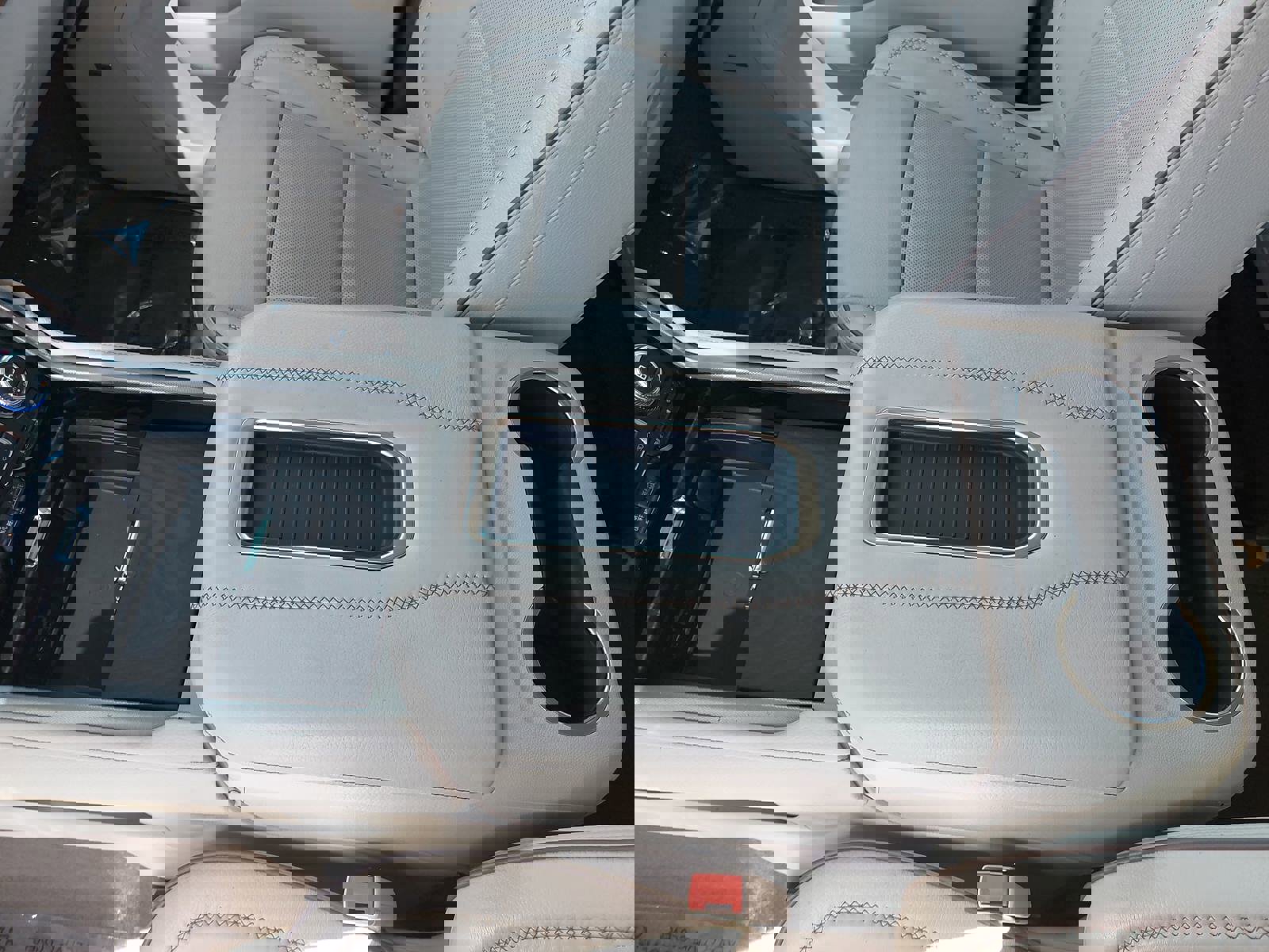 Used 2022 GMC Yukon Denali w/ Denali Premium Package image 26