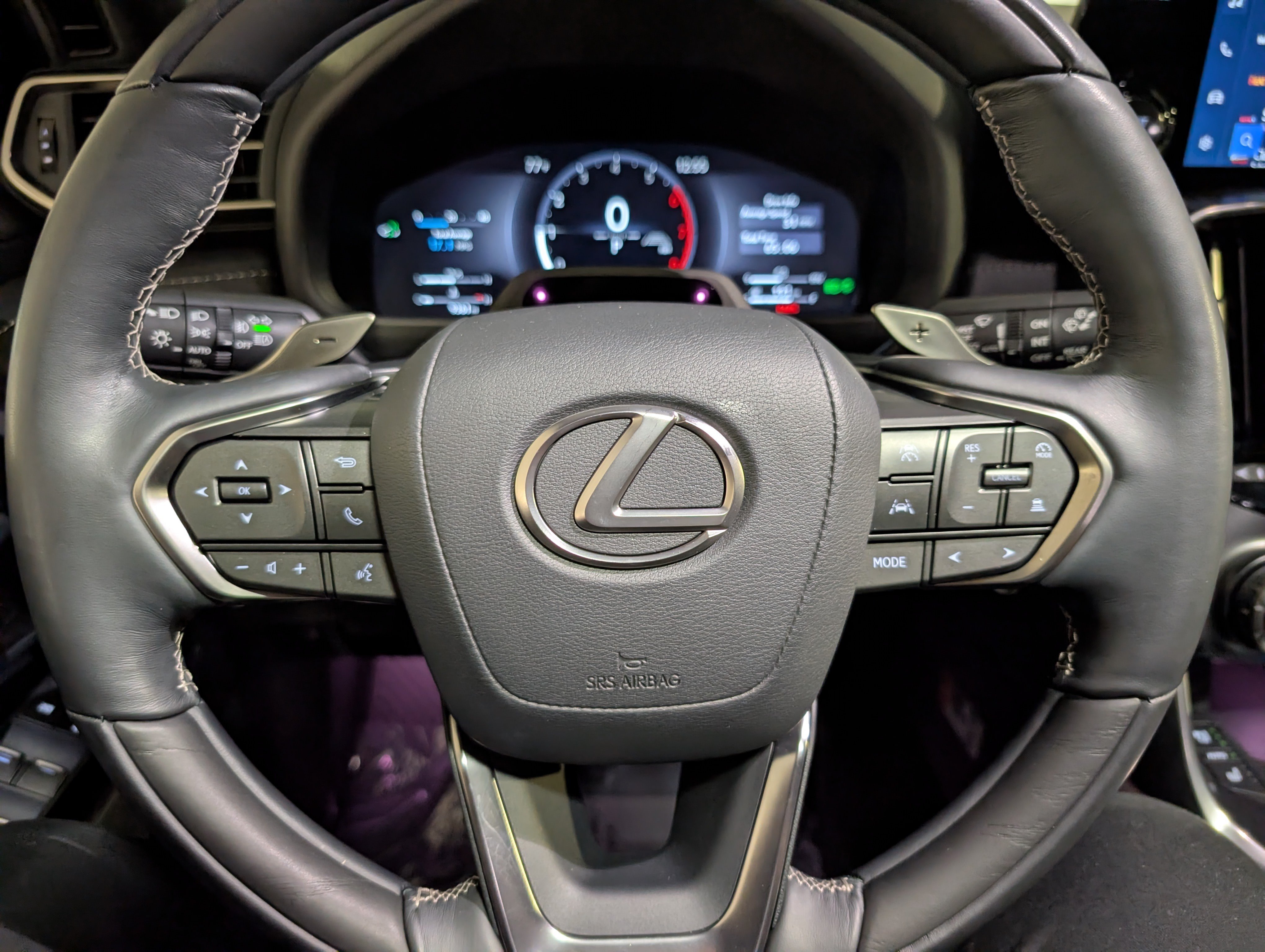 Used 2025 Lexus LX 600 4WD w/ Appearance Package image 29