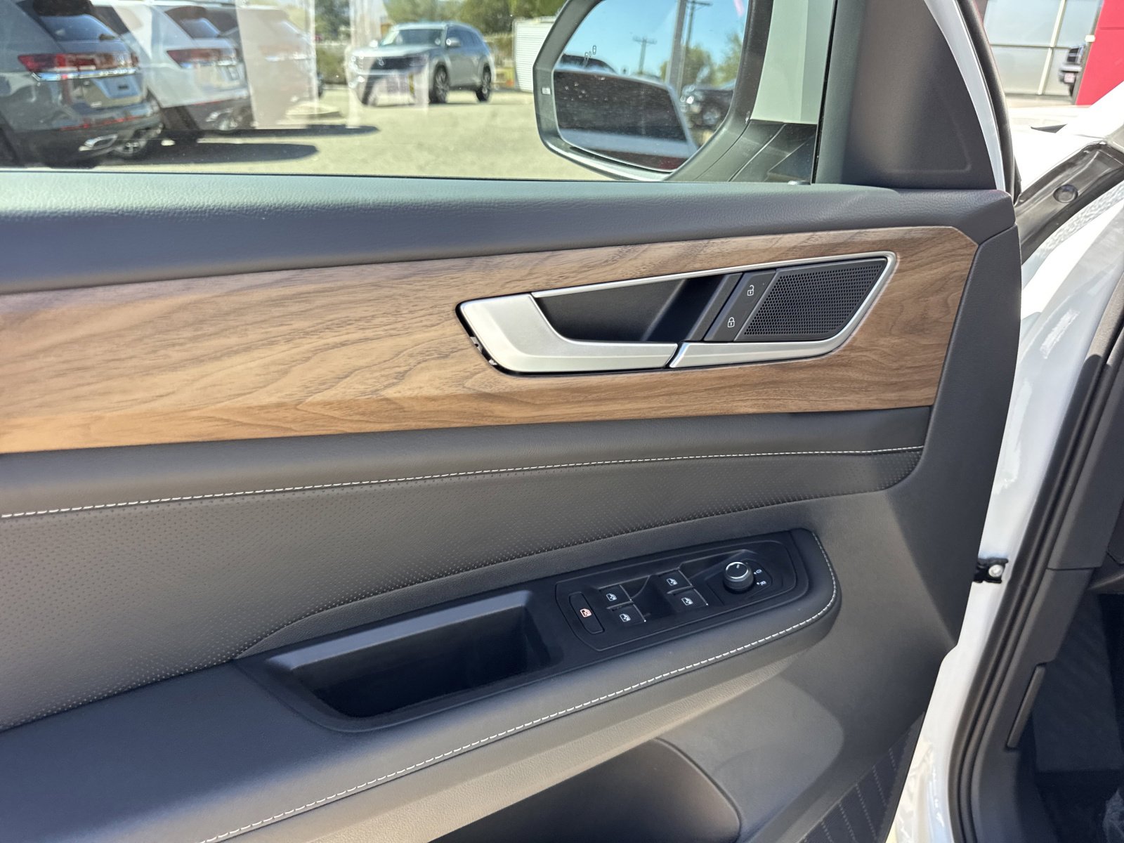 New 2026 Volkswagen Atlas SE image 12