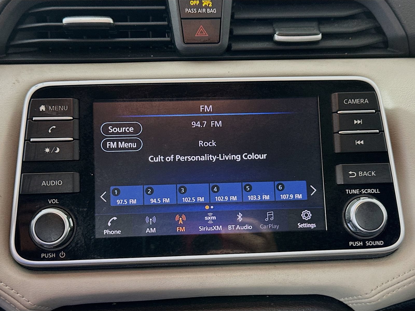 Used 2020 Nissan Versa SV FWD image 14