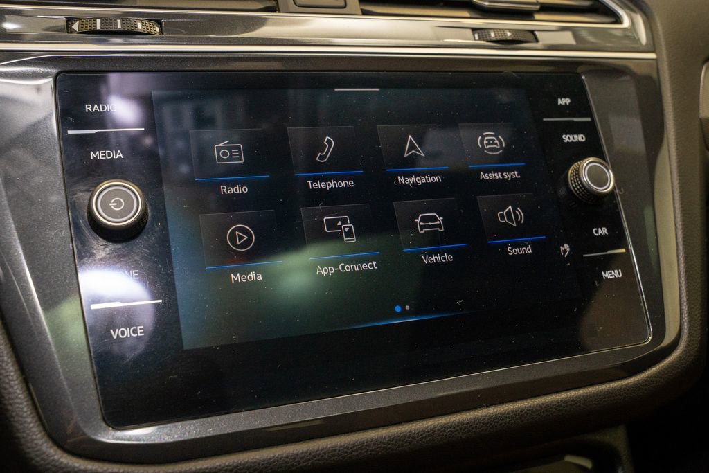 Used 2024 Volkswagen Tiguan SE R-Line image 15