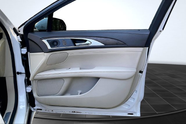 Used 2018 Lincoln MKZ Reserve w/ Technology Package FWD image 25