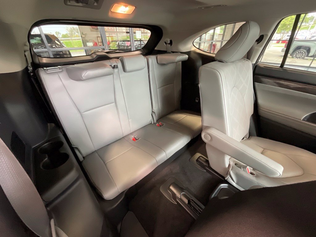 Used 2026 Toyota Highlander Platinum AWD/4WD image 21