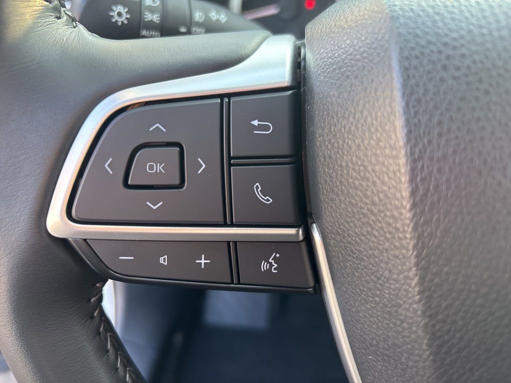 Used 2023 Toyota Highlander XLE image 18