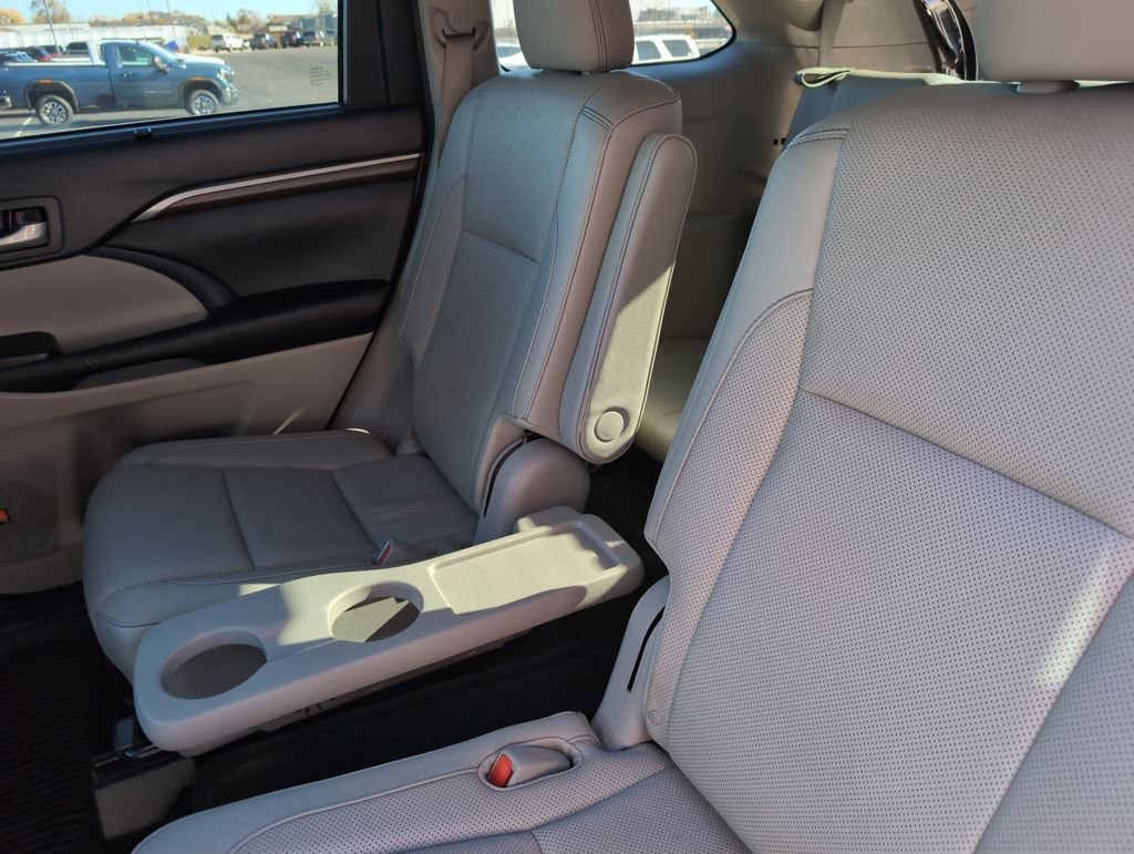 Used 2016 Toyota Highlander Limited image 13