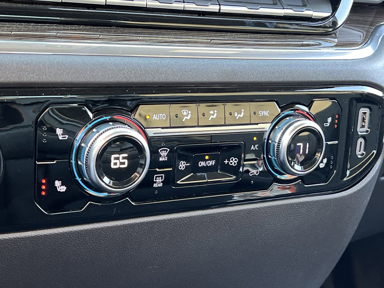 Used 2024 GMC Sierra 1500 Elevation image 21