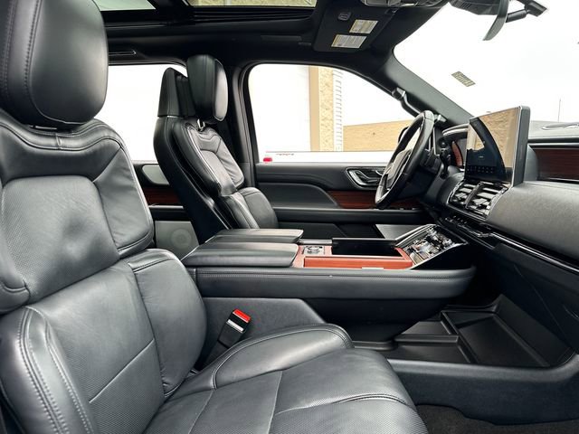 Used 2024 Lincoln Navigator Reserve image 16