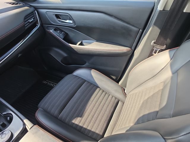 Certified 2025 Nissan Rogue SV AWD/4WD image 16