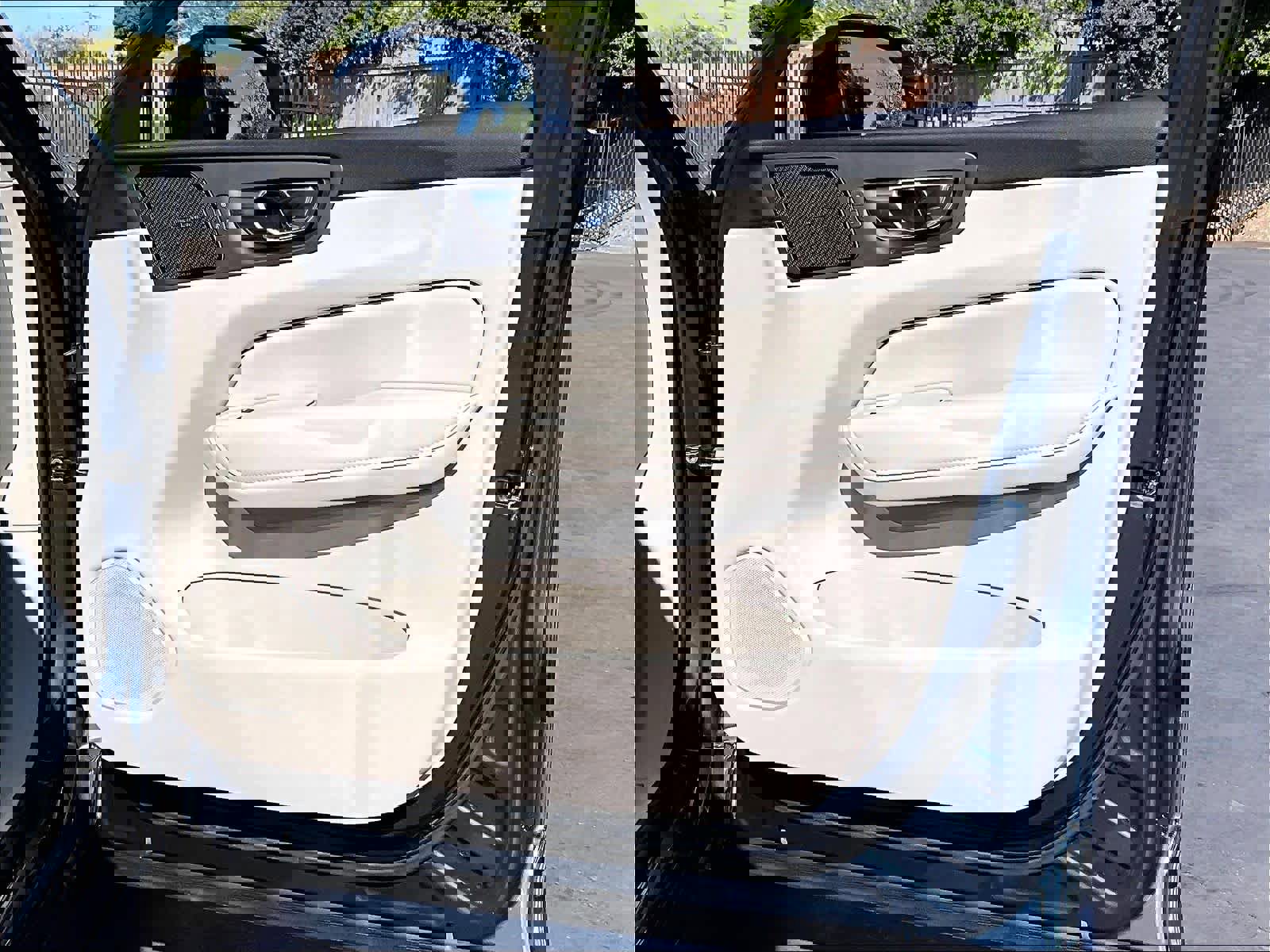 Used 2023 Volvo XC60 T8 Plus w/ Climate Package image 27