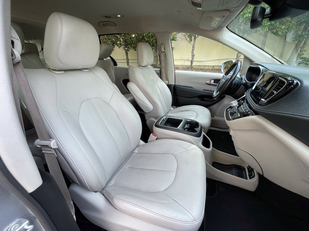 Used 2021 Chrysler Pacifica Touring-L FWD image 33