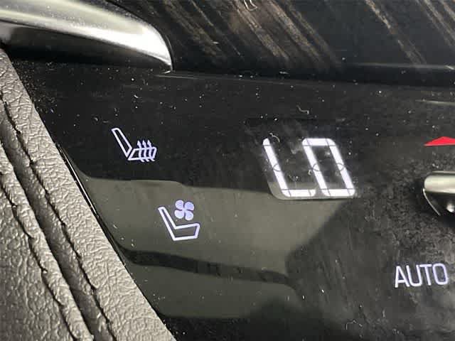 Used 2024 Cadillac XT6 Premium Luxury w/ LPO, Floor Liner Package AWD/4WD image 30