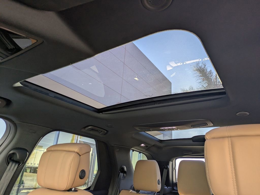 New 2026 Land Rover Discovery Limited Edition image 21