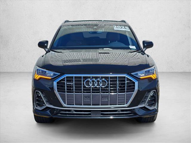 Used 2025 Audi Q3 2.0T Premium w/ Convenience Package AWD/4WD image 2