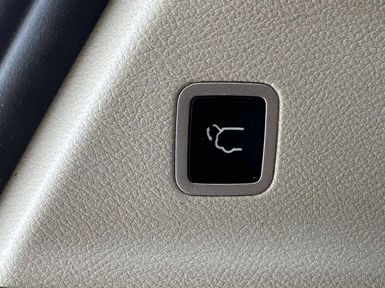 Used 2020 Chrysler Pacifica Touring-L Plus FWD image 16