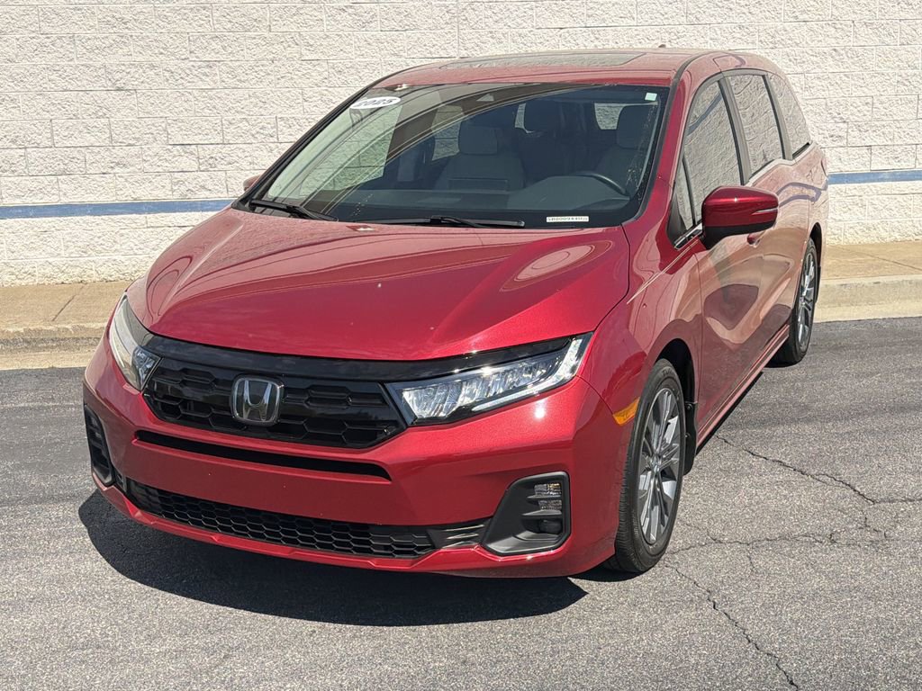 Used 2025 Honda Odyssey Touring image 3