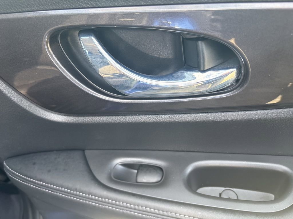 Used 2019 Nissan Rogue SV w/ Sun & Sound Touring Package image 28