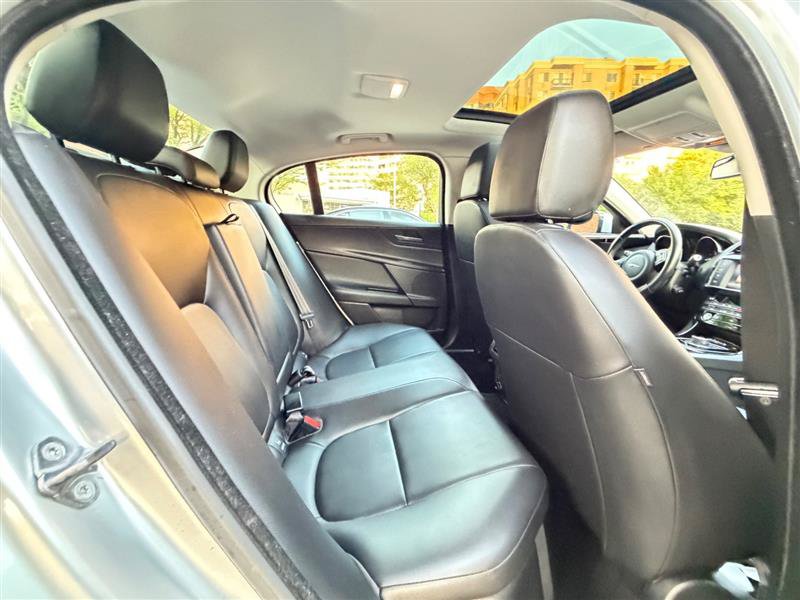 Used 2017 Jaguar XE Premium AWD/4WD image 28