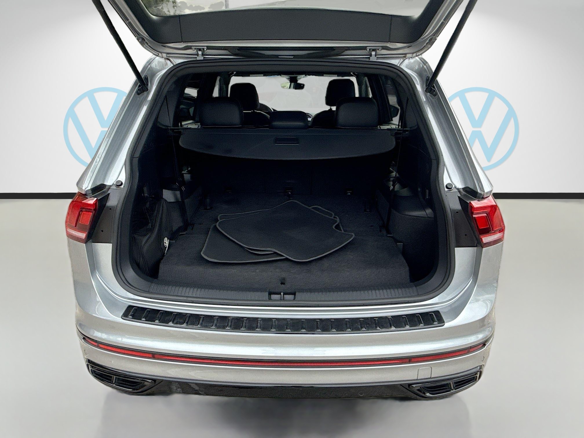 Used 2023 Volkswagen Tiguan SE R-Line FWD image 26