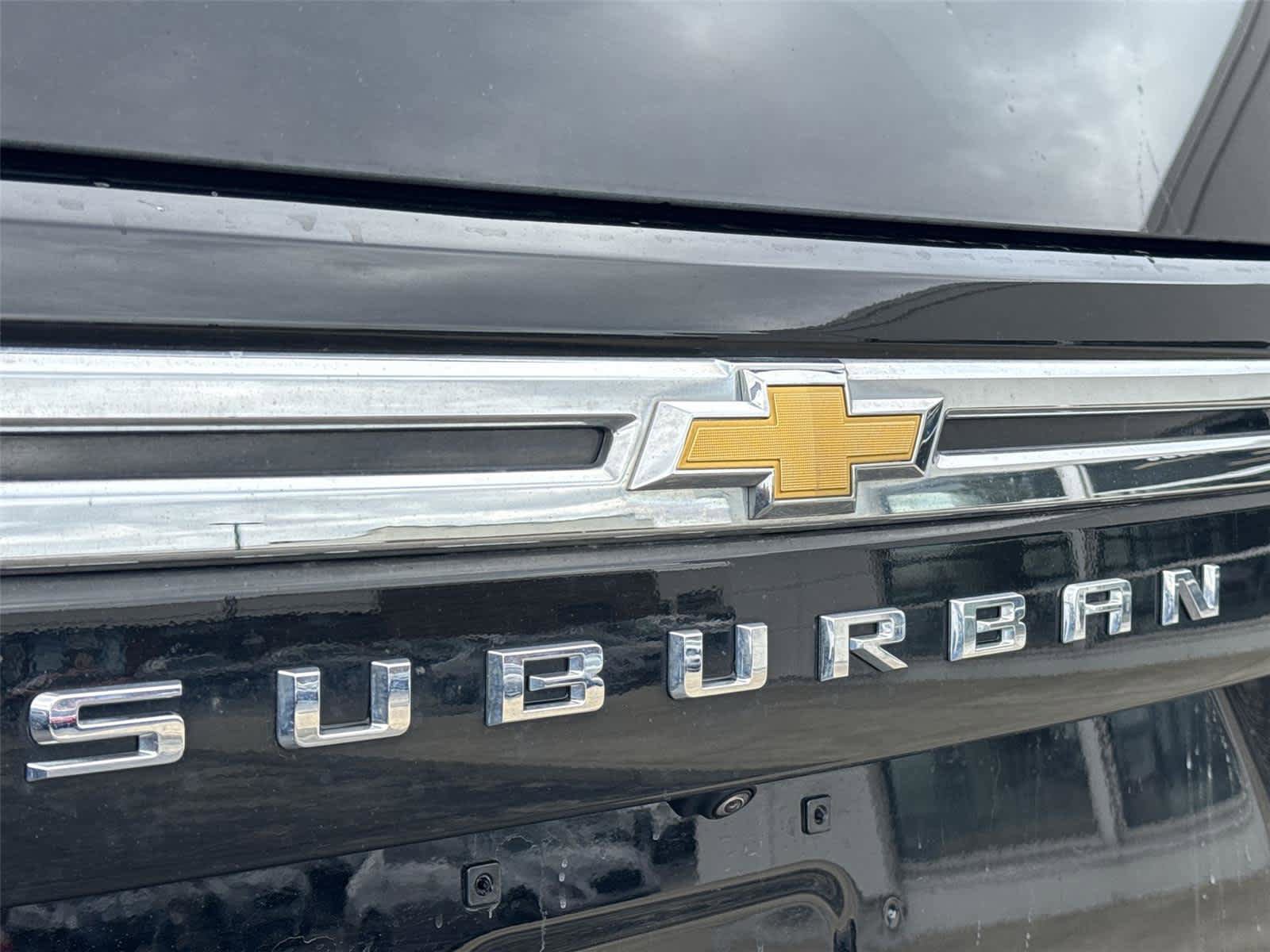 Used 2023 Chevrolet Suburban LT w/ Luxury Package AWD/4WD image 11