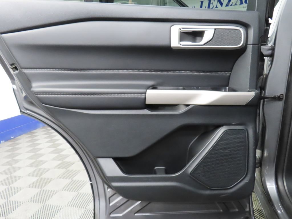 Used 2023 Ford Explorer XLT AWD/4WD image 46