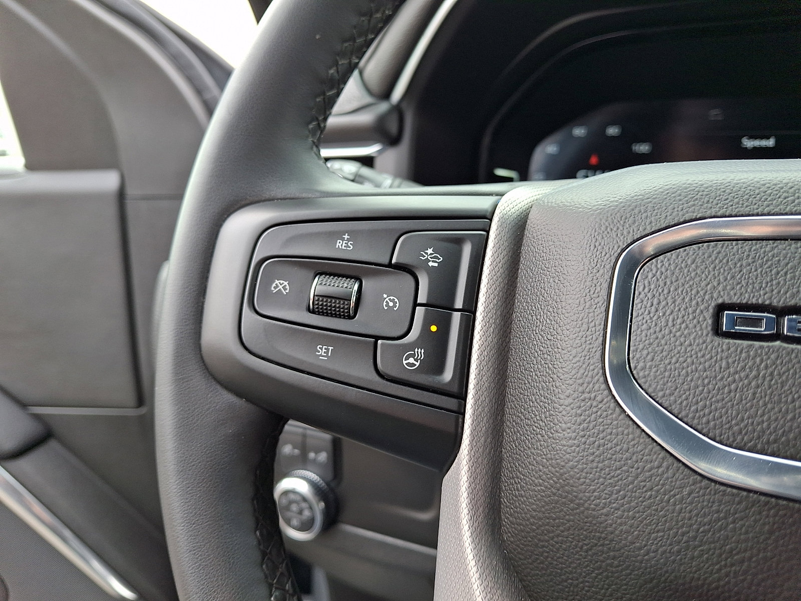 Used 2023 GMC Yukon Denali AWD/4WD image 19